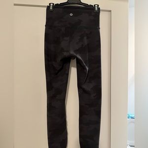 Lululemon camo size 0 pants
